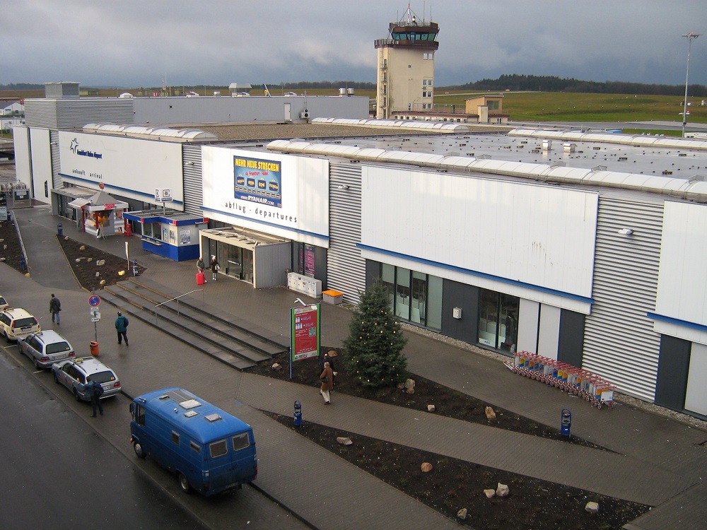 Terminal 1 Frankfurt-Hahn Airport. Photo credit: Wikimedia